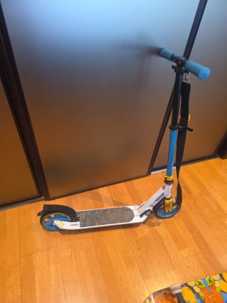 Patinete y 2 Monopatines