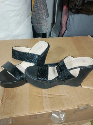 Sandalias de cuña negras