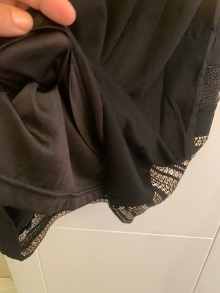 Vestido Sweet Miss negro con detalles dorados