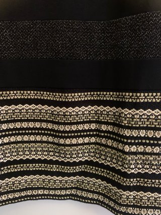 Vestido Sweet Miss negro con detalles dorados