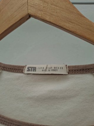 Camiseta corta cropped manga larga Stradivarius M