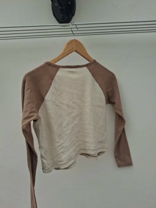 Camiseta corta cropped manga larga Stradivarius M