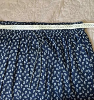 Falda azul estampada hojas