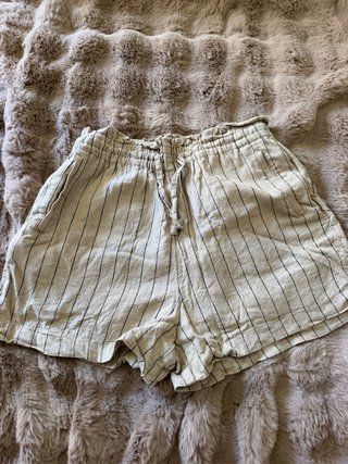 Pantalones cortos de lino a rayas