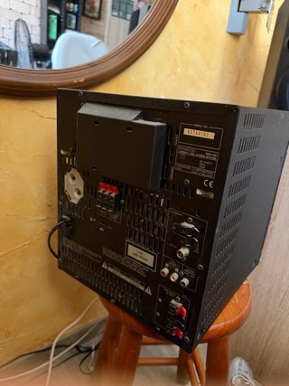 Equipo de música Kenwood con altavoces