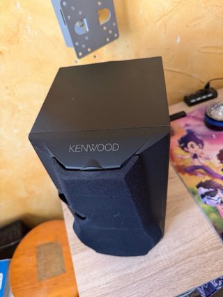 Equipo de música Kenwood con altavoces