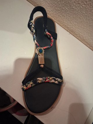 Sandalias planas adornadas talla 39