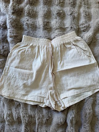 Pantalón corto lino beige