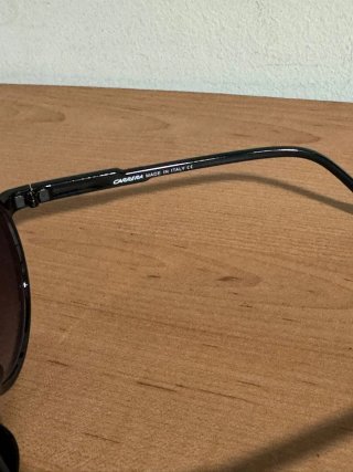 Gafas de sol Carrera negras y rojas
