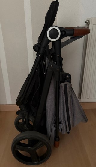 Carrito de bebé gris