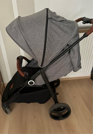 Carrito de bebé gris