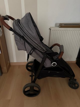 Carrito de bebé gris