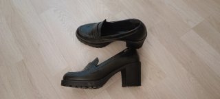 Mocasines Mustang tacón negros