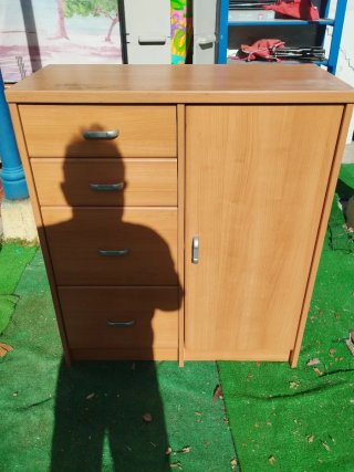 Mueble archivador de madera con cajones