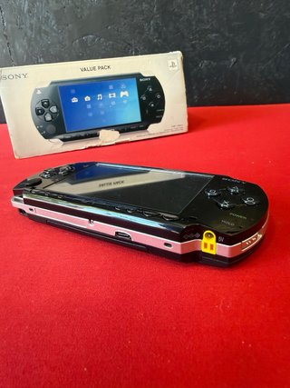 Sony PSP 1004 con 128 GB e adattatore micro SD