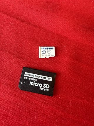 Sony PSP 1004 con 128 GB e adattatore micro SD