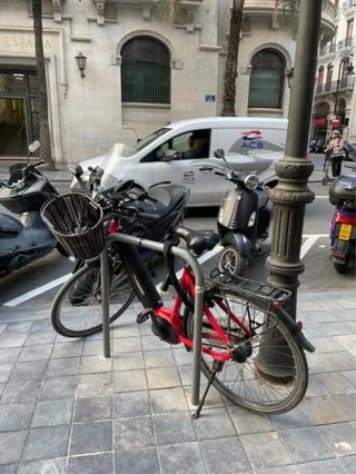 Bicicleta Eléctrica Urbana Roja Bosch