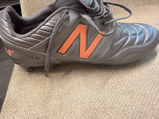 Zapatos de fútbol New Balance 442