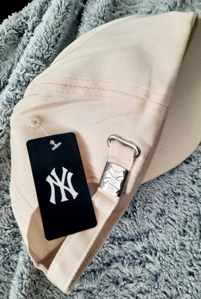 Gorra New York Yankees NY Beige Negra Flexfit