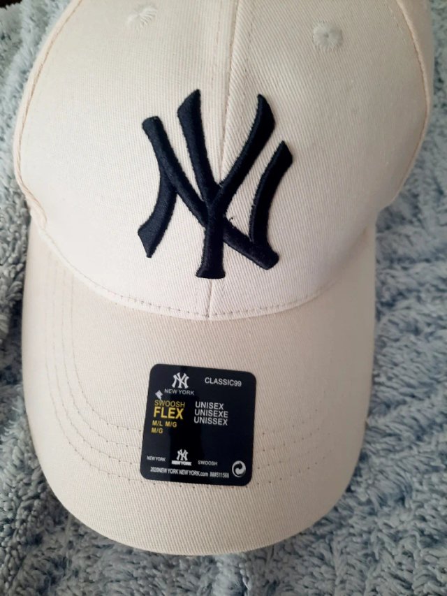Gorra New York Yankees NY Beige Negra Flexfit