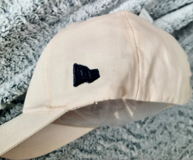 Gorra New York Yankees NY Beige Negra Flexfit