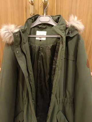 Parka verde Only con capucha y pelo