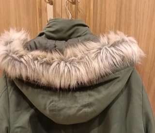 Parka verde Only con capucha y pelo