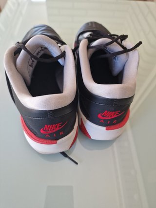 Zapatillas Nike Negras y Rojas