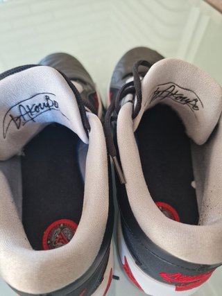 Zapatillas Nike Negras y Rojas