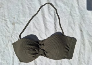 Costume bikini verde oliva a costine