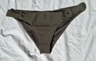 Costume bikini verde oliva a costine