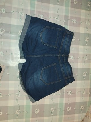 Pantalón vaquero corto talla 40