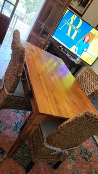 Mesa de comedor de madera maciza