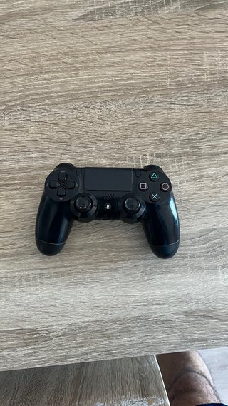 Consola PS4 Sony Negra Con mando