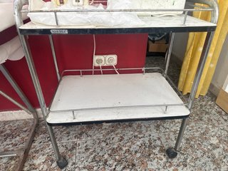 Mesa para Estética con ruedas de la marca sorisa