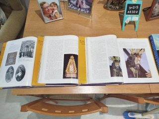 Libros Semana Santa Nazarenos de Sevilla
