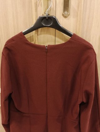 Vestido granate de Sfera