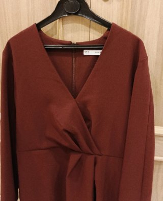 Vestido granate de Sfera