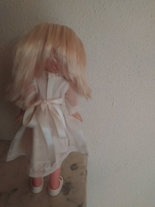 Muñeca Lesly más dos vestidos chaqueta y zapatos