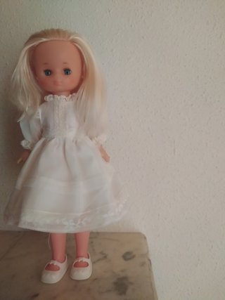 Muñeca Lesly más dos vestidos chaqueta y zapatos