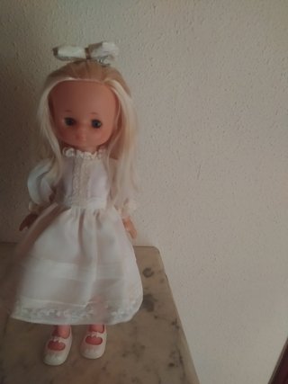 Muñeca Lesly más dos vestidos chaqueta y zapatos