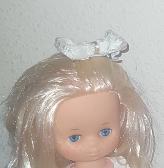 Muñeca Lesly más dos vestidos chaqueta y zapatos
