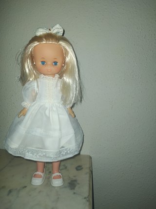 Muñeca Lesly más dos vestidos chaqueta y zapatos