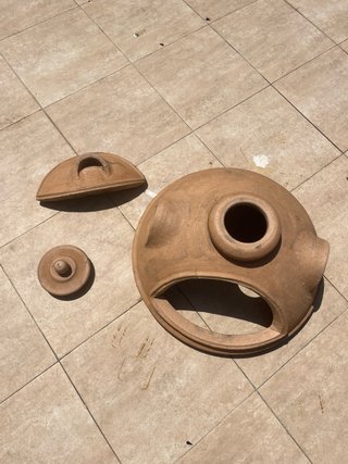 Barbacoa artigianale in terracotta con supporto