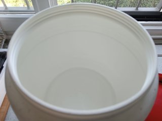 Fusto stagno in plastica con tappo a vite