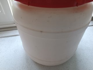 Fusto stagno in plastica con tappo a vite