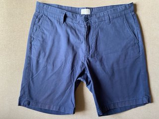 PANTALÓN CORTO BERMUDA DE HOMBRE  MEN AZUL MARINO