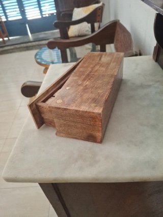 Caja de dominó de madera