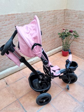 Triciclo infantil rosa con capota