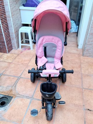 Triciclo infantil rosa con capota